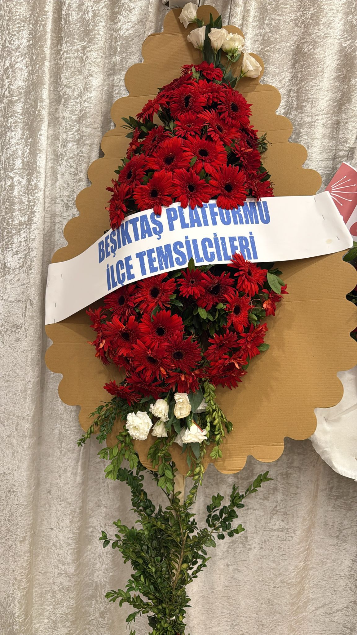 Üsküdar ilçe temsilci kızına çelenk yolladık